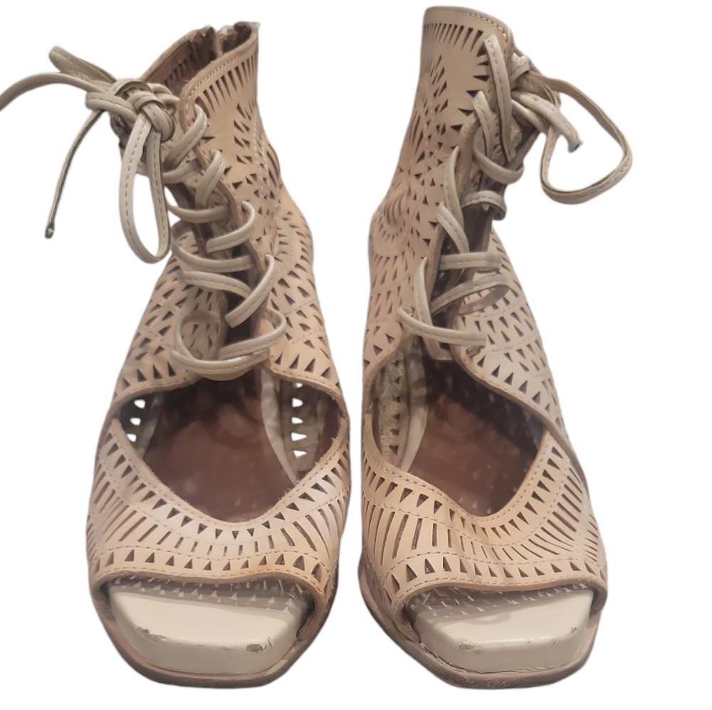 Jeffrey Campbell Tan Laser Cut Wedges Size 7 - Picture 2 of 6